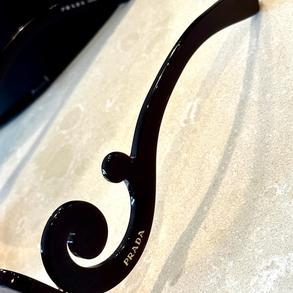 Authentic Prada sun glasses - Picture 5 of 6